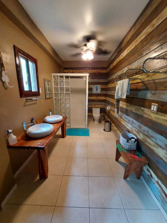 Casa Oceana Bed & Breakfast Bocas del Toro Exterior foto